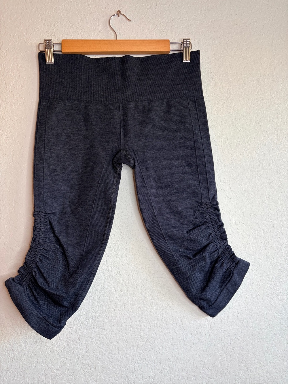 lululemon athletica Black Ruched Capri Leggings, Size 8